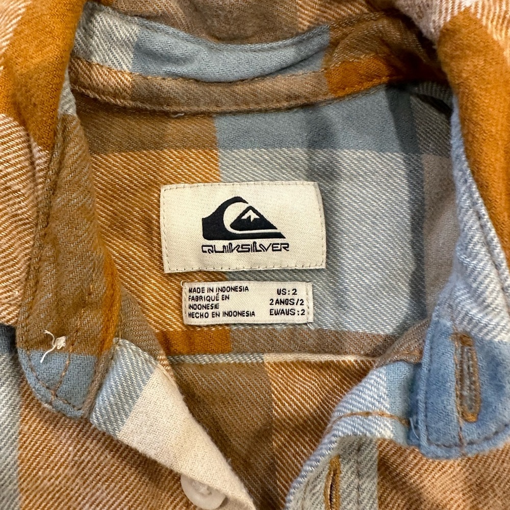 Boys Quicksilver button down flannel. Perfect for pumpkin patch, thanksgiving